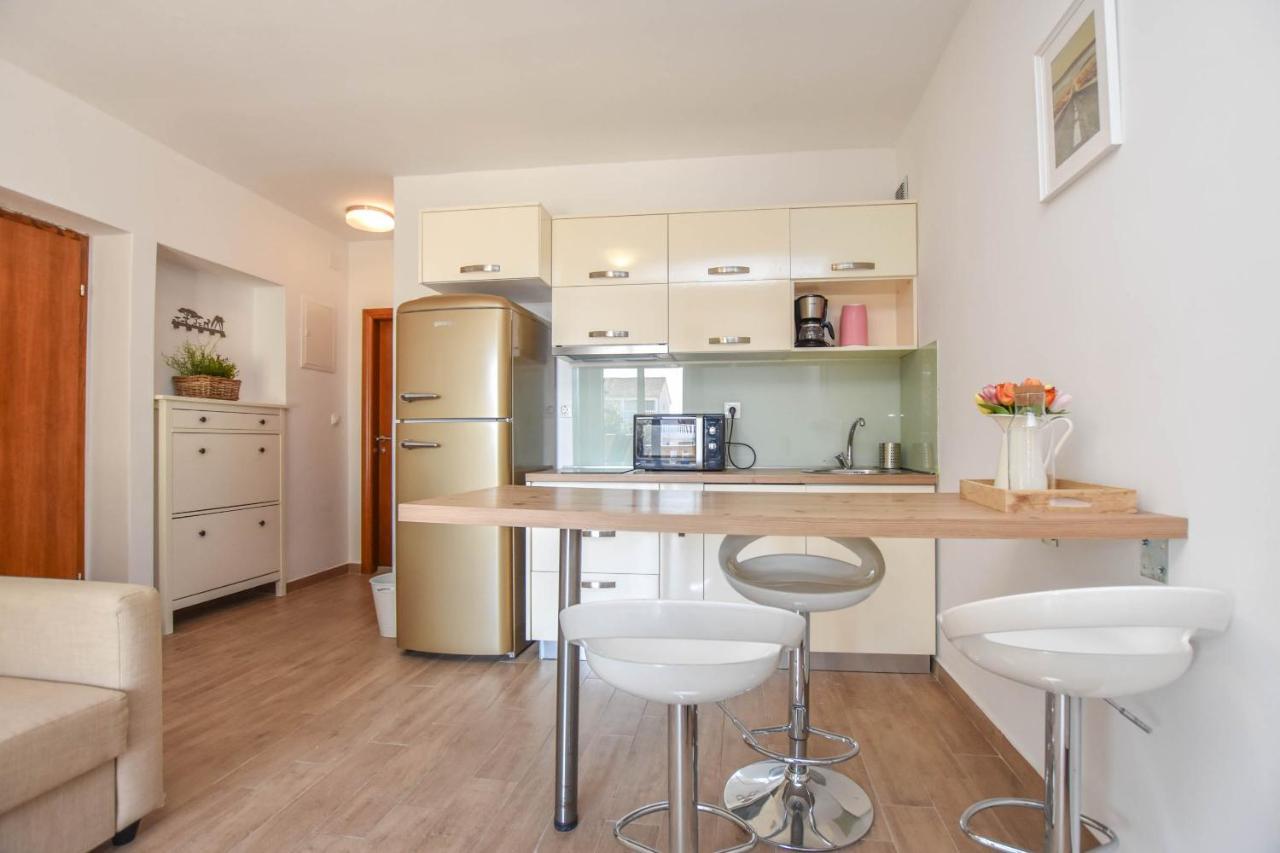 Apartmani Mara Pakoštane Zewnętrze zdjęcie